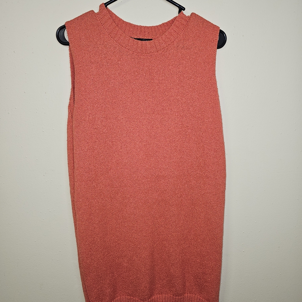 Sleeveless Coral Sweater - Crew Neck